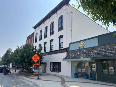 /international/us/217-n-washington-street-owosso-mi-110108956750/