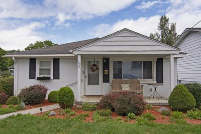/international/us/123-oak-street-white-sulphur-springs-wv-110101088081/