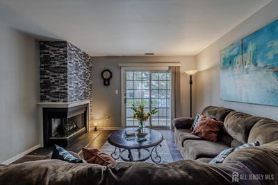 /international/us/2101-candlelight-court-helmetta-nj-110107628831/