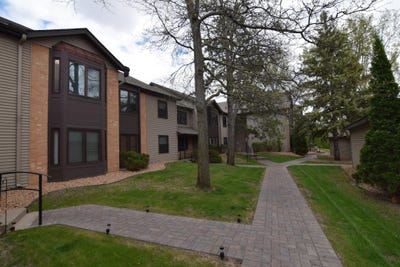 /international/us/11039-oregon-circle-bloomington-mn-110107854497/