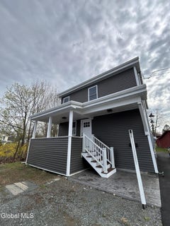 /international/us/14-park-way-castleton-on-hudson-ny-110106146341/