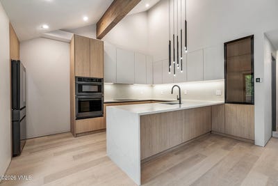 /international/us/160-riverside-court-eagle-vail-co-110108294866/