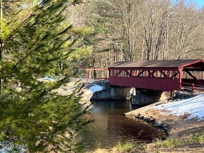 /international/us/covered-bridge-drive-hawley-pa-110098598479/?lang=zh-tw