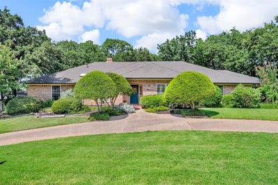 /international/us/2815-whisperwood-trail-dalworthington-gardens-tx-110100656240/