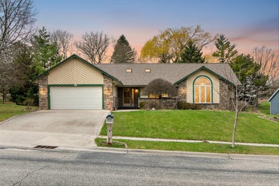 /international/us/224-deer-ridge-drive-west-bend-wi-110107395195/