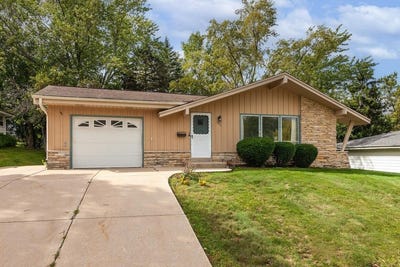/international/us/1927-michigan-ave-waukesha-wi-110110334467/