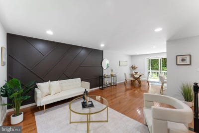 /international/us/9117-hunting-pines-place-fairfax-va-110100750521/