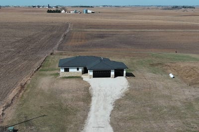 /international/us/1623-co-rd-w42-ossian-ia-110104577351/