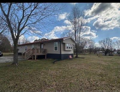 /international/us/49-christmas-lane-adolphus-ky-110106850671/