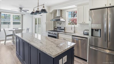 /international/us/134-washington-drive-mastic-beach-ny-110108067695/