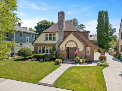 /international/us/117-lake-ct-sheboygan-wi-110100948671/