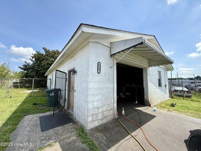 /international/us/2207-may-street-greenville-nc-110100870795/