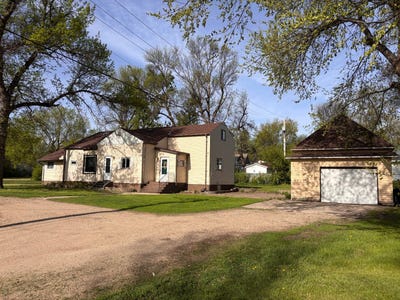 /international/us/906-10th-st-ne-cooperstown-nd-110108338823/