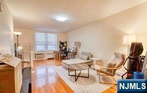 /international/us/2160-center-avenue-fort-lee-nj-110109141599/