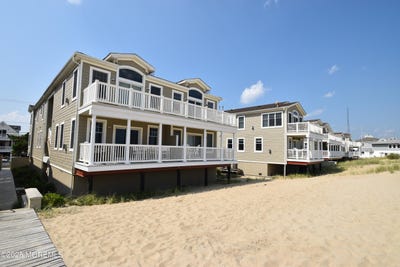 /international/us/233-beachfront-manasquan-nj-110103416112/