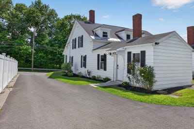 /international/us/72-chestnut-st-clinton-ma-110119497384/