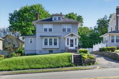 /international/us/962-pleasant-st-worcester-ma-110108118755/