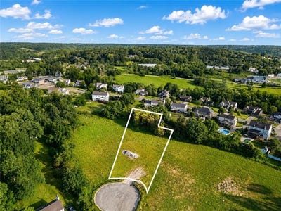 /international/us/2216-watchfield-dr-south-park-pa-110119371783/