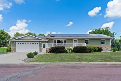 /international/us/219-5th-street-se-madelia-mn-110109388147/