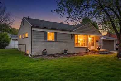 /international/us/23870-beacon-drive-farmington-mi-110108062021/