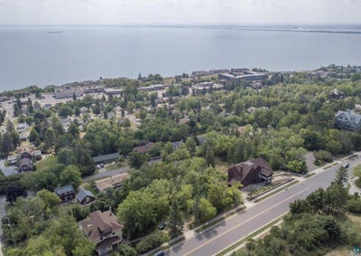 /international/us/24xx-e-superior-st-duluth-mn-110107282422/