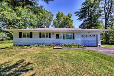 /international/us/8-autumn-lane-freehold-ny-110109790785/
