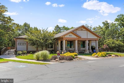 /international/us/105-forest-drive-cross-junction-va-110100379553/?lang=zh-tw