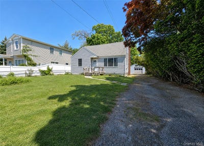 /international/us/23-robbins-avenue-islip-ny-110108253308/