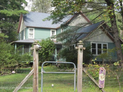 /international/us/642-tulip-tree-lane-cresco-pa-110102415666/