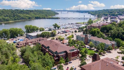 /international/us/640-main-street-n-stillwater-mn-110106315914/