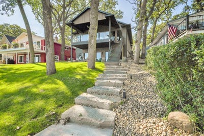 /international/us/1201-lakeshore-drive-okoboji-ia-110108741599/