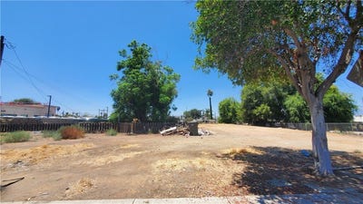 /international/us/217-iowa-avenue-riverside-ca-110101242911/