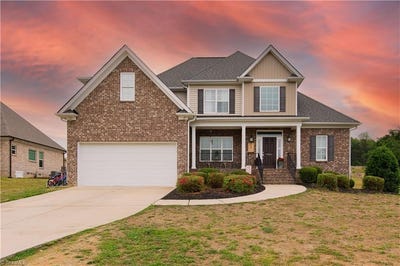 /international/us/7614-sir-william-drive-kernersville-nc-110108299287/