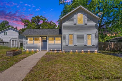 /international/us/416-pine-street-fruitport-mi-110108438641/