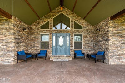 /international/us/271-laurel-way-mountain-city-tn-110100048185/