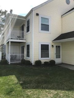 /international/us/5-fairview-circle-middle-island-ny-110098777805/