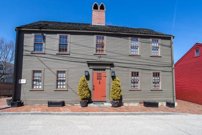 /international/us/171-gates-street-portsmouth-nh-110107801043/