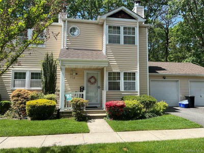 /international/us/17-stone-commons-yaphank-ny-110108446009/