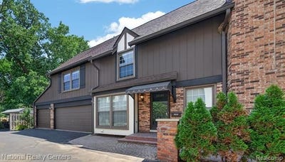 /international/us/22045-shore-pointe-lane-st-clair-shores-mi-110109424247/