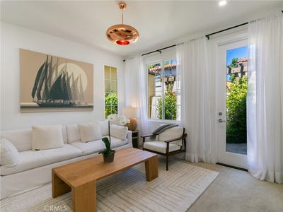 /international/us/70-clouds-irvine-ca-110110244405/