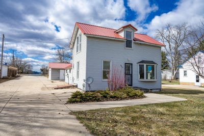 /international/us/607-n-main-street-necedah-wi-110106818668/