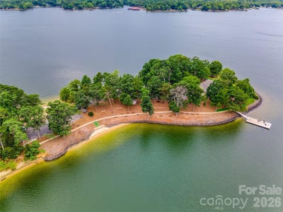 /international/us/2090-calloway-pines-drive-tega-cay-sc-110103001413/