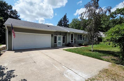 /international/us/334-2nd-st-se-badger-ia-110109054480/