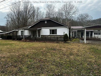/international/us/5579-frozen-camp-creek-road-leroy-wv-110105339239/