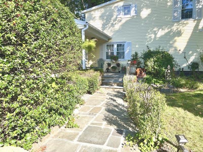 /international/us/darien-ct-110108356382/