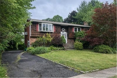 /international/us/106-rockland-lane-spring-valley-ny-110108874342/