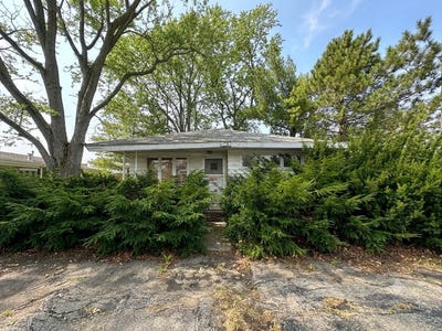 /international/us/515-s-market-street-hoopeston-il-110107635414/