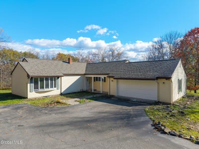 /international/us/200-hinrichsen-heights-road-coxsackie-ny-110108170363/