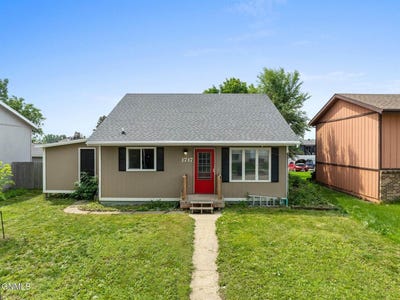 /international/us/1717-28th-street-west-williston-nd-110109197810/