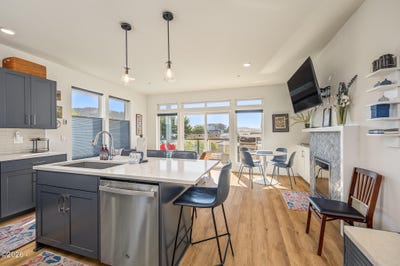 /international/us/920-sw-48th-street-lincoln-city-or-110120886780/